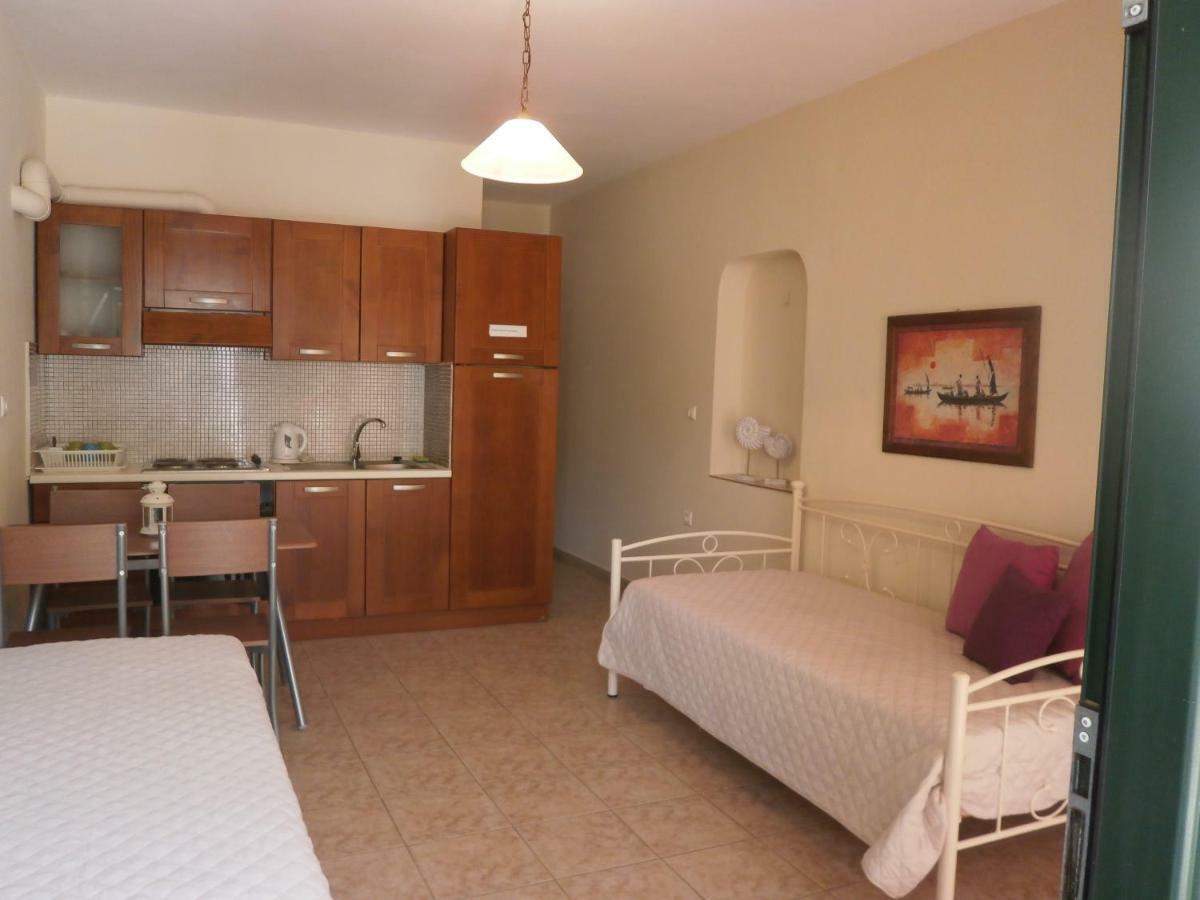 Flisvos Apartments Megalochori  Εξωτερικό φωτογραφία
